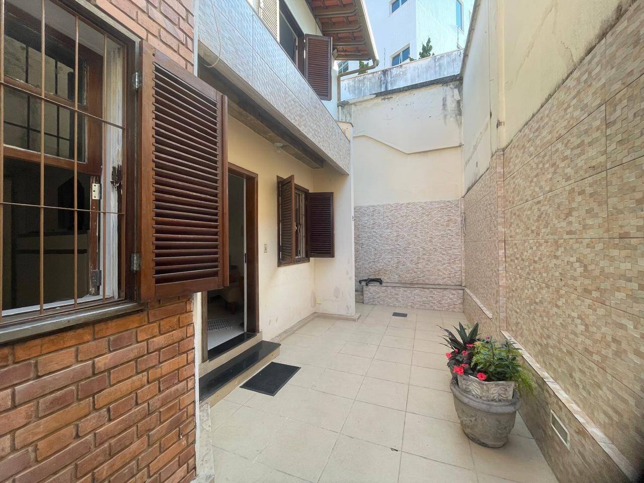 #1013 - Casa para Venda em Belo Horizonte - MG